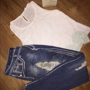 🎁SALE! Ripped Skinny Jeans & Sleeveless Blouse